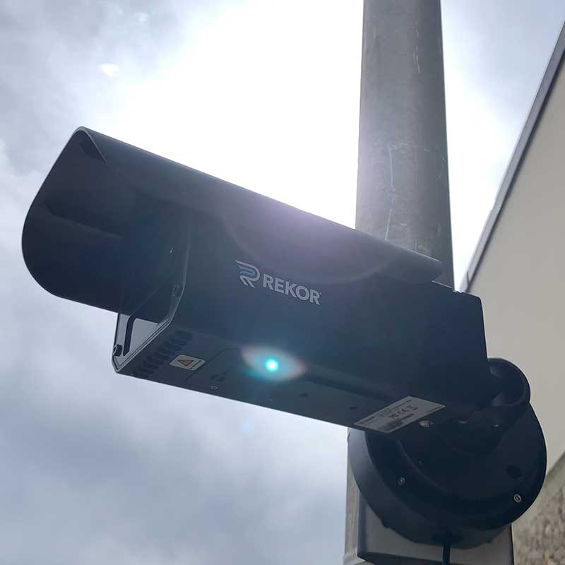 Rekor Edge Pro camera mounted to a pole with sunlight behind it